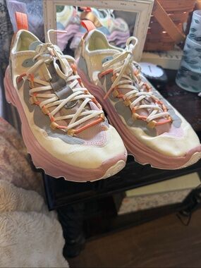 Sorel Kinetic breakthru tech lace Sneaker in chalk/eraser pink.  Like new